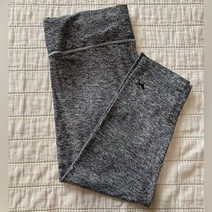 Pink’s Ultimate Yoga Gray Capri Leggings